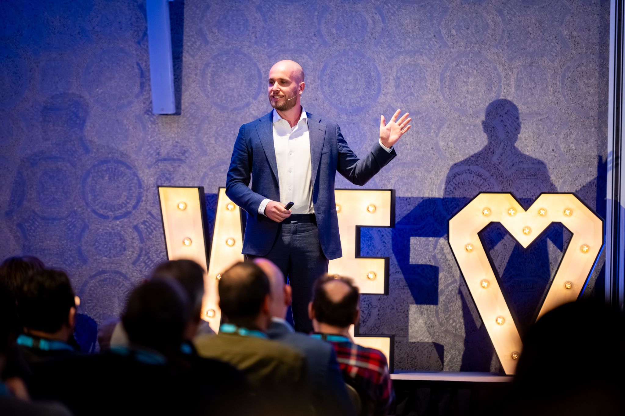 Maarten facilitating AI strategy session